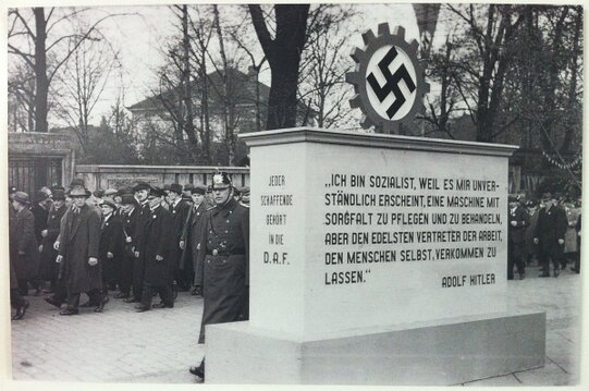 Adolf Hitler zum Sozialismus Adolf Hitler zum Sozialismus
